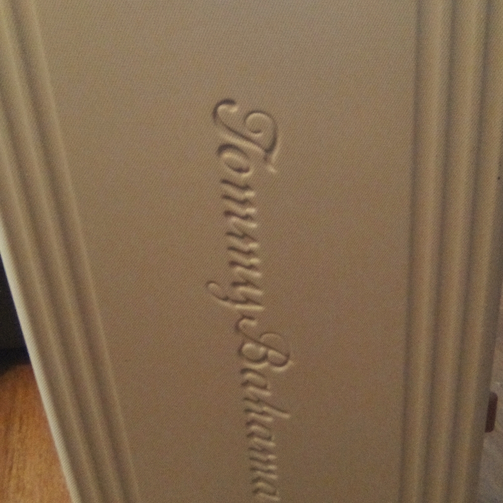 Tommy Bahama Large suitcase